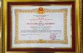 Trường THPT Đống Đa đón nhận Huân chương lao động Hạng Nhì